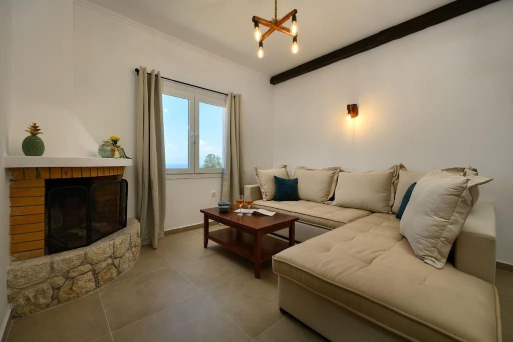 Casa vacanze Kalyva Country House, With Private And Pool